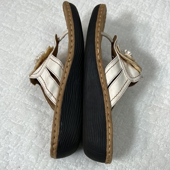 Cliffs carnation cushion white thong leather sandals with floral detail 7.5 - Picture 7 of 10